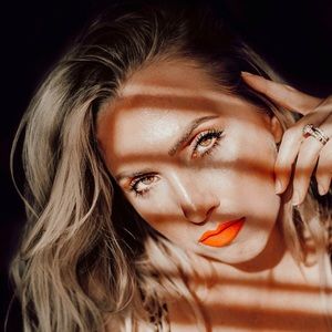 Meet your Posher, Madeline